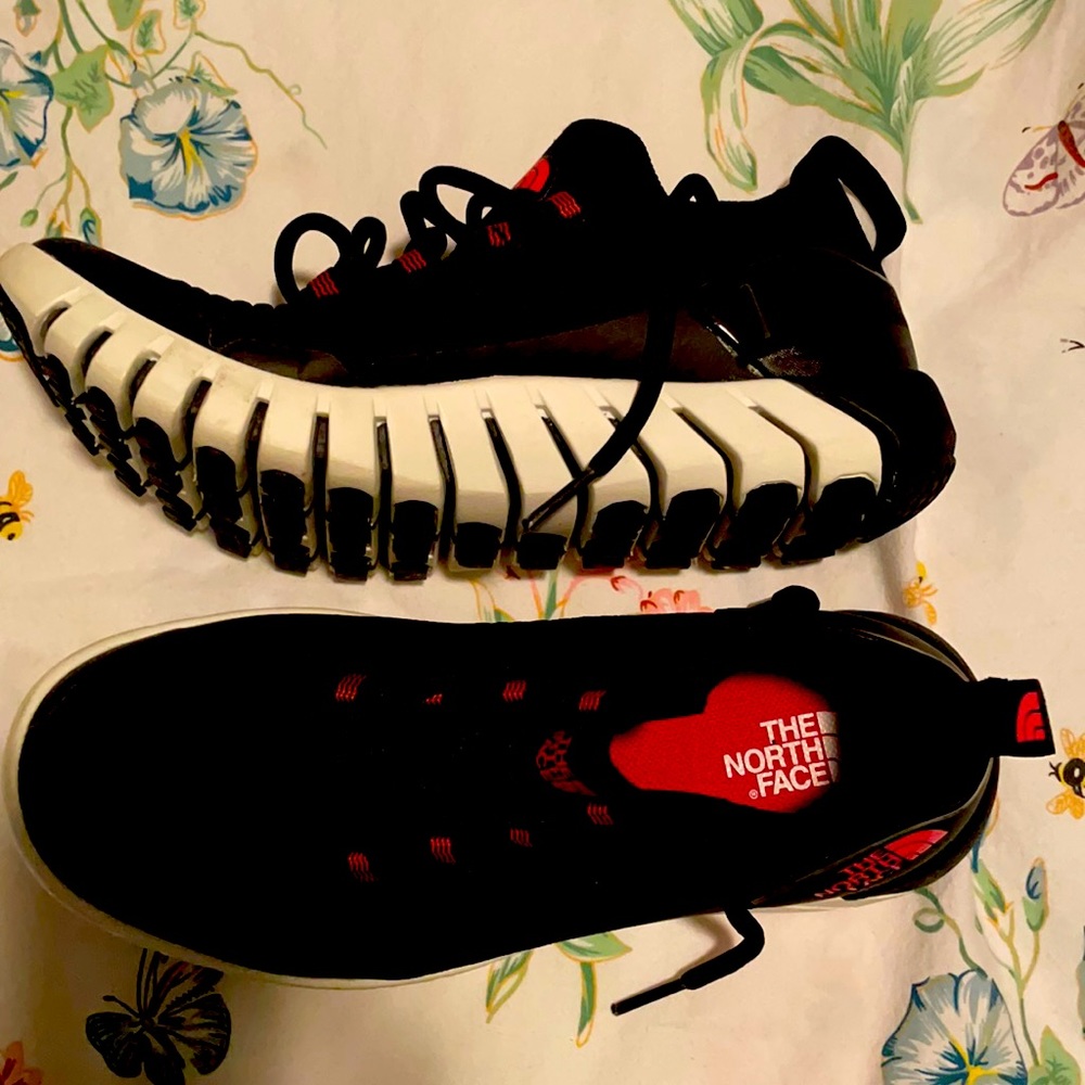 The North Face women’s Oscillate shoes